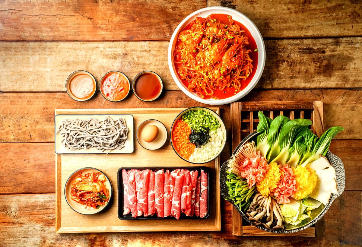 해주옥 안산본점 왕곤이해물찜 + 메밀샤브칼국수 한상 차림