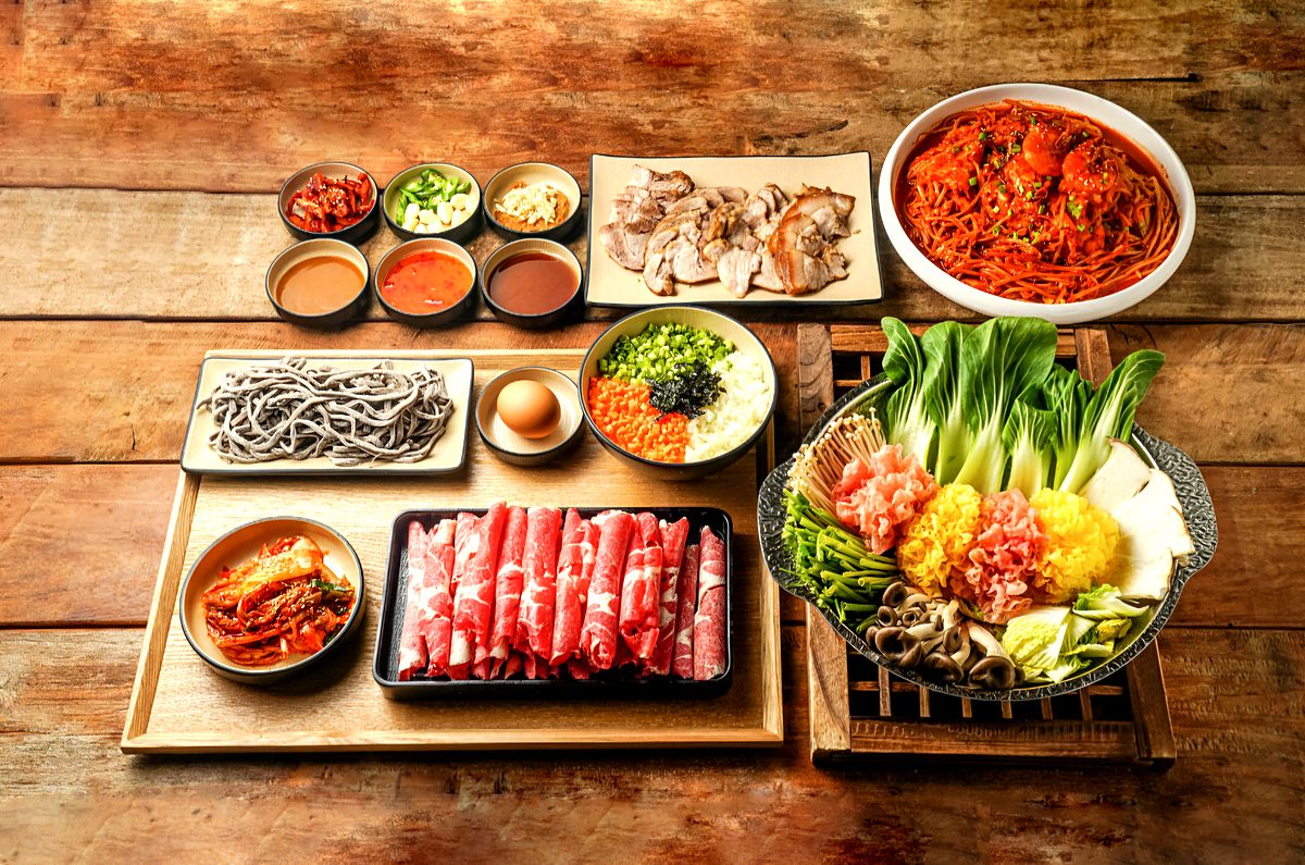해주옥 안산본점 왕곤이해물찜 + 수육 + 메밀샤브 한상 차림